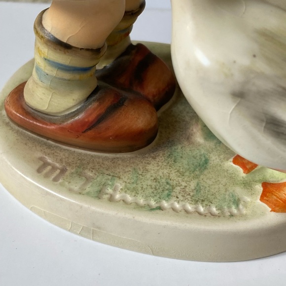 Hummel Goebel Vintage Figurine #47 “Goose Girl” - Picture 5 of 16